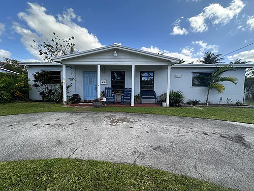 9340 SW 15th St Photo 1