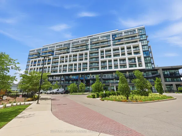 50 George Butchart Dr #814, Toronto, ON M3K 1Y2
