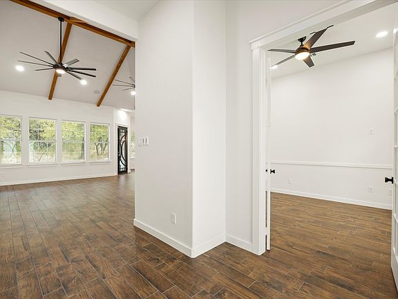 4th image of 2902 Davis Rd
