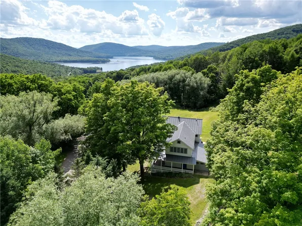 611 Faulkner Rd, Walton, NY 13856
