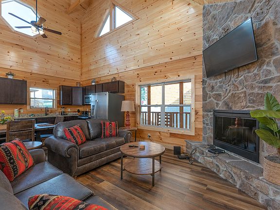 4th image of 44 Heritage Hills Dr