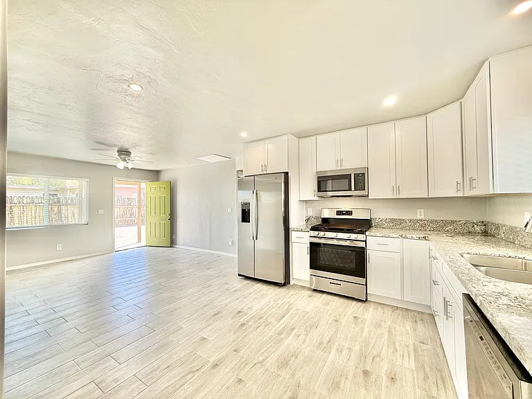 2824 N Woodland Ave #1 — Photo 10