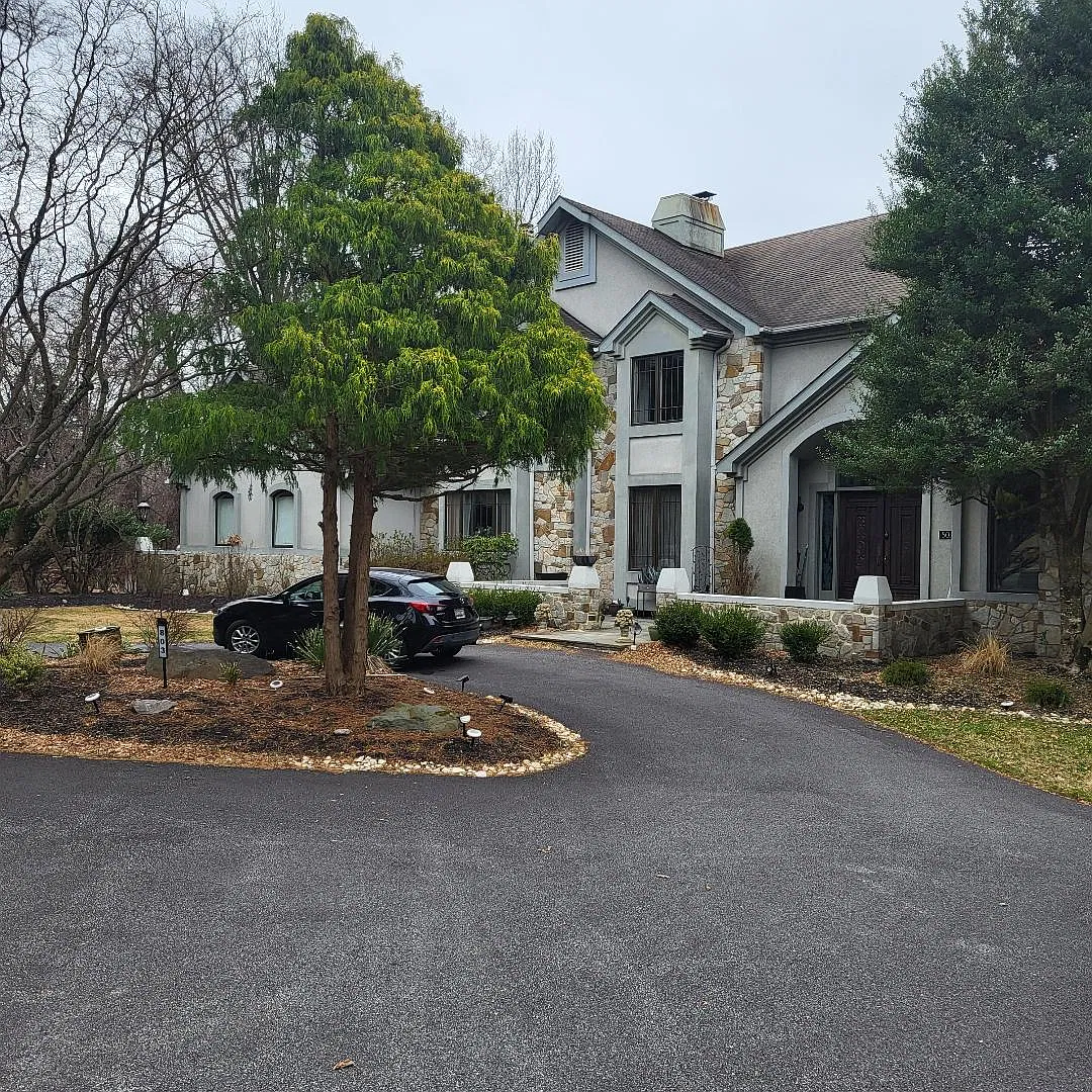 803 Hillstead Dr — Photo 1