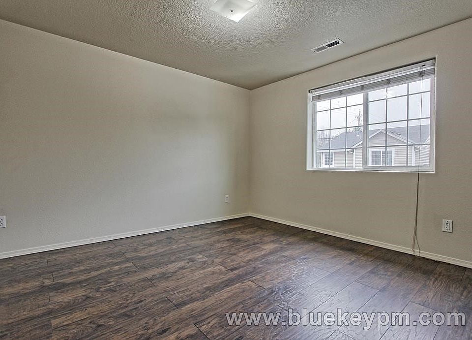 1st image of 8603 NE 25th Cir