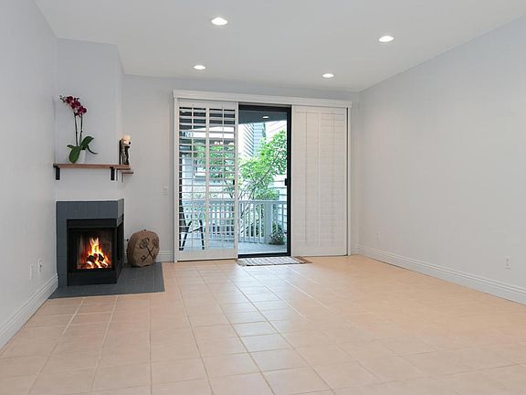 775 Arneill Rd-MLS_Size-003-7-Living Roo