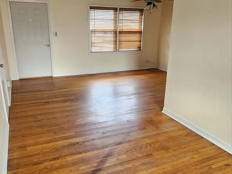 260 E Coe Dr — Photo 3