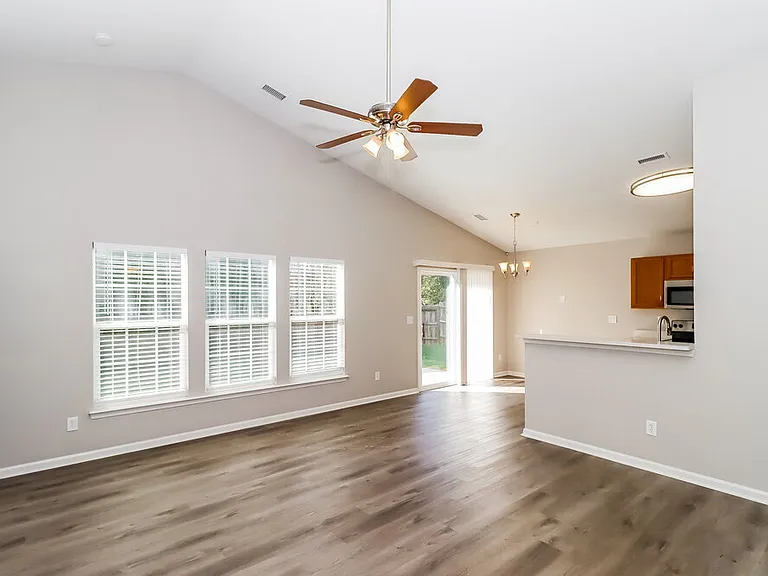 135 Winborne Dr — Photo 6