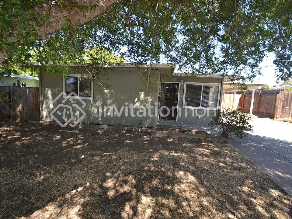 38 Bay Dr