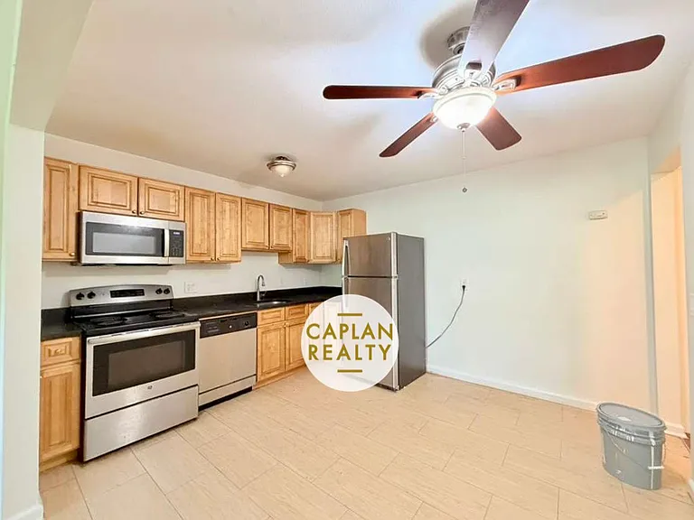 460 Whalley Ave #3O4 — Photo 3