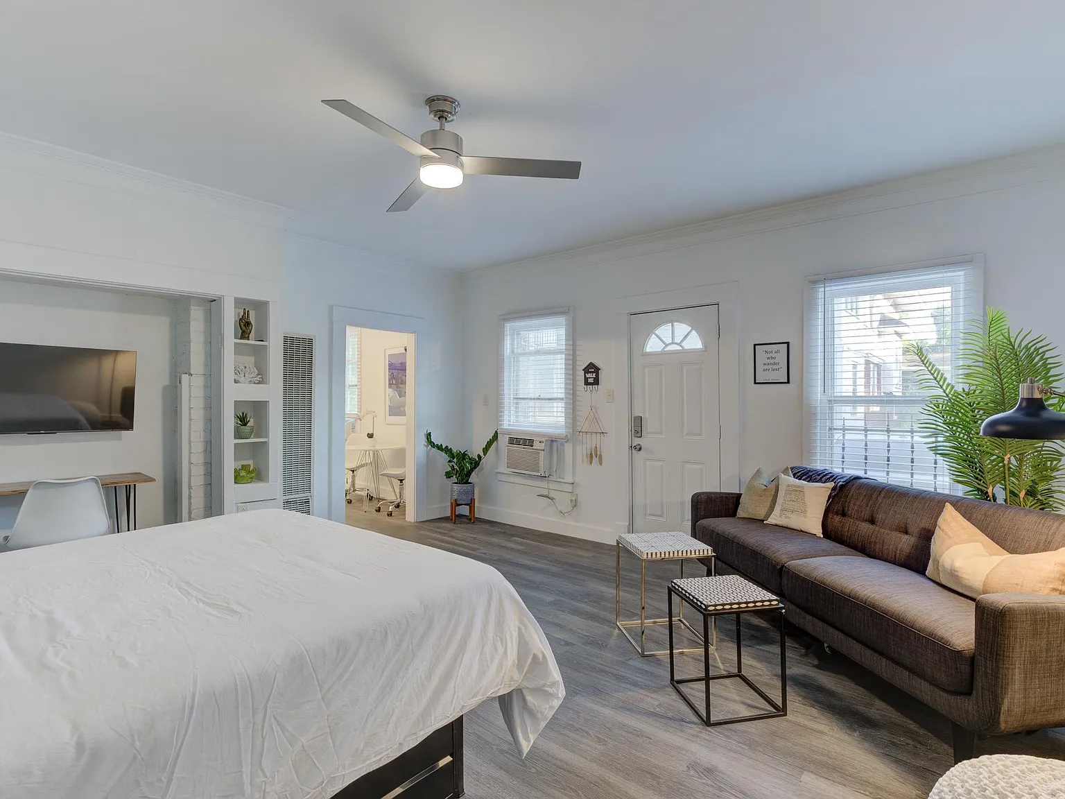 Studio, 876 sqft, $980 — Photo 4