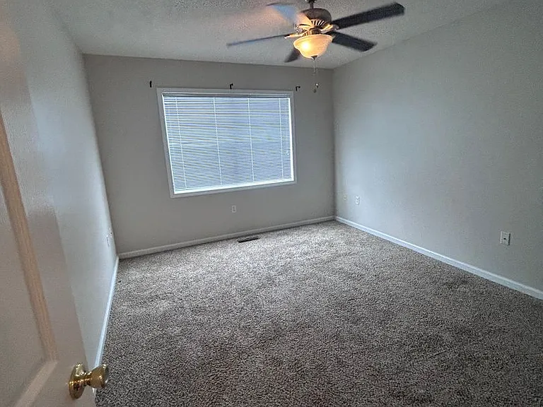 164 N Springview Dr — Photo 11