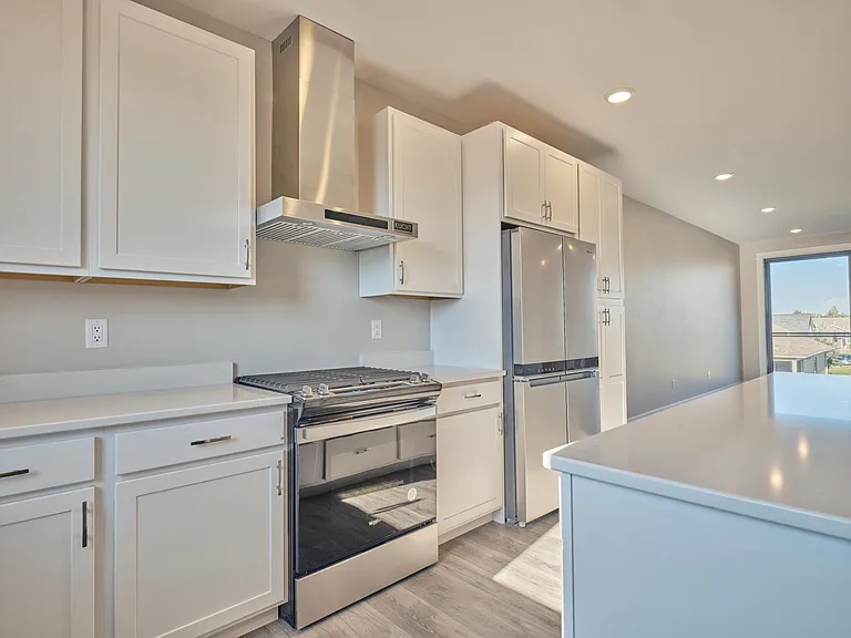 Quarts counter tops through out with gas range and four door fridge and freezer.
