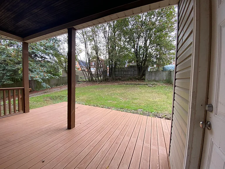 410 Parkwood Rd — Photo 2