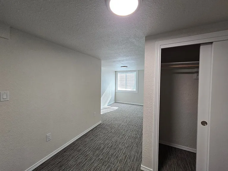 713 W Bonneville St — Photo 13