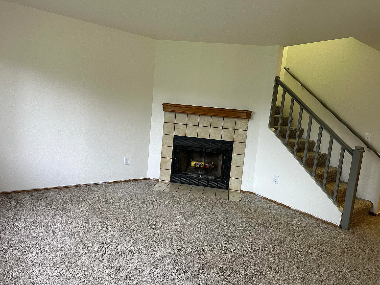 3 bed, 1.5 bath, 1350 sqft, $2,400 — Photo 4