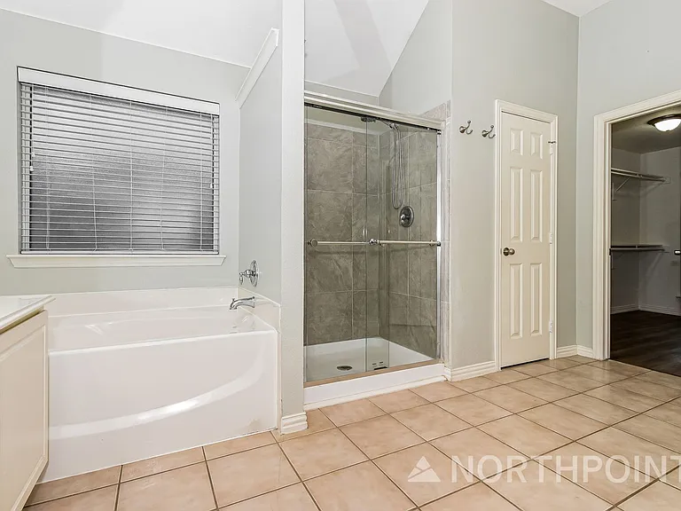 1204 Lost Valley Dr — Photo 10