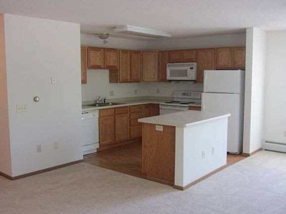 Gourmet kitchen w/center
