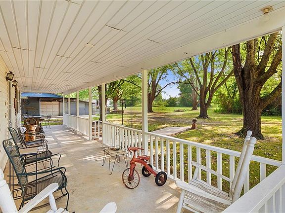 3rd image of 205 Starr Dr