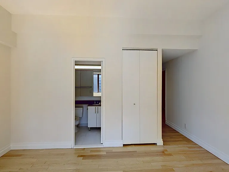 260 W 52nd St #25A — Photo 6