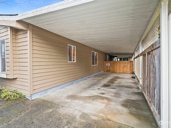 3rd image of 5410 Yakima Lane SE
