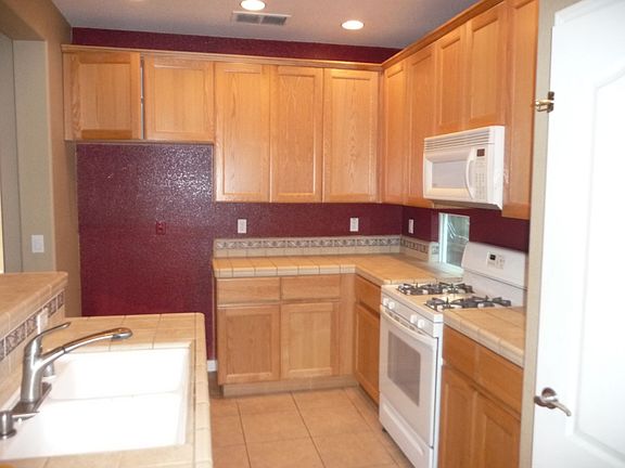 4th image of 440 Elmwood Ct
