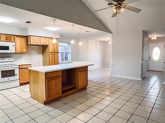4th image of 3104 Birch Ln