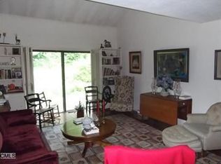 1 Brooks Ln, Brookfield, CT 06804