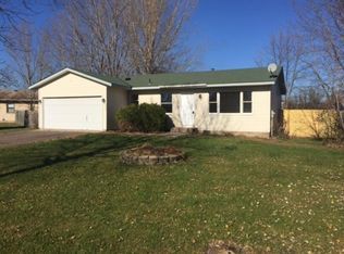 806 Page St SW, Isanti, MN 55040