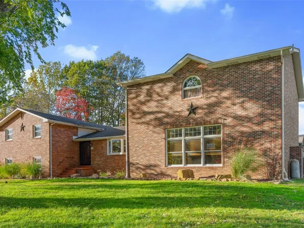 462 Fairlane Blvd, New Galilee, PA 16141