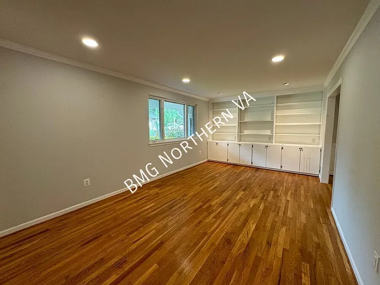 5406 Gainsborough Dr — Photo 3