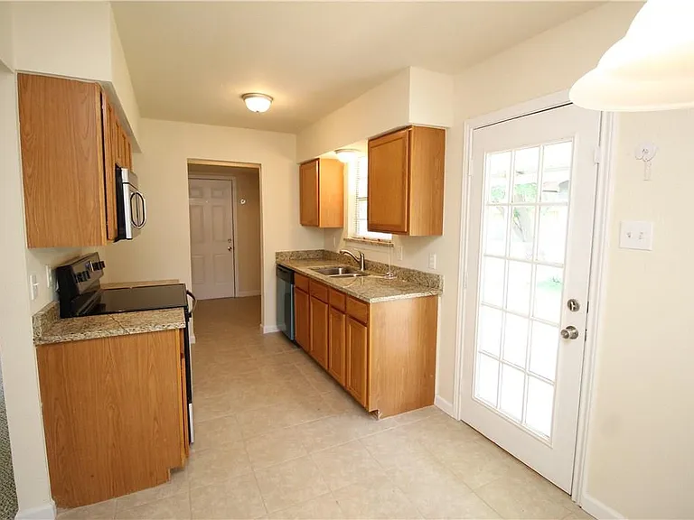902 Lindo Dr — Photo 10