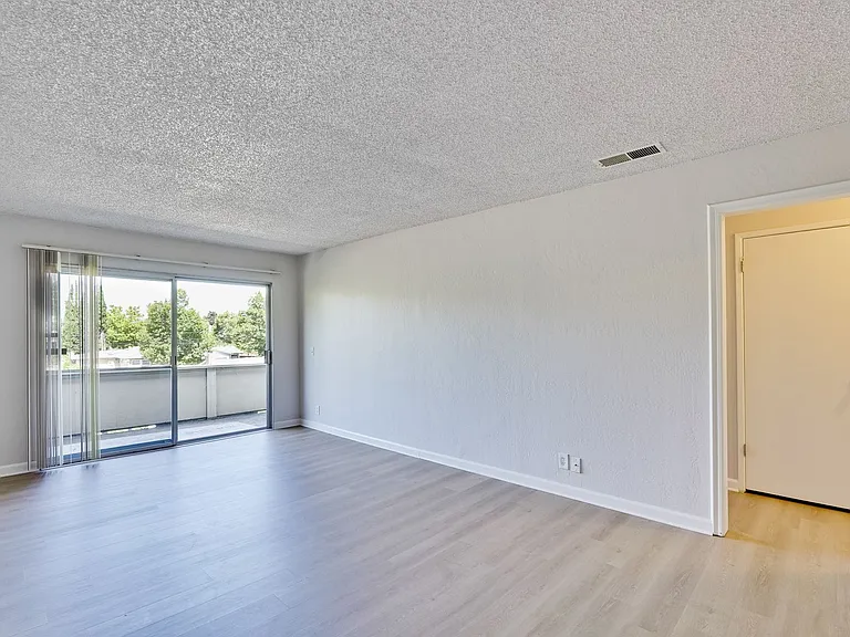 781 N Fair Oaks Ave #6 — Photo 7