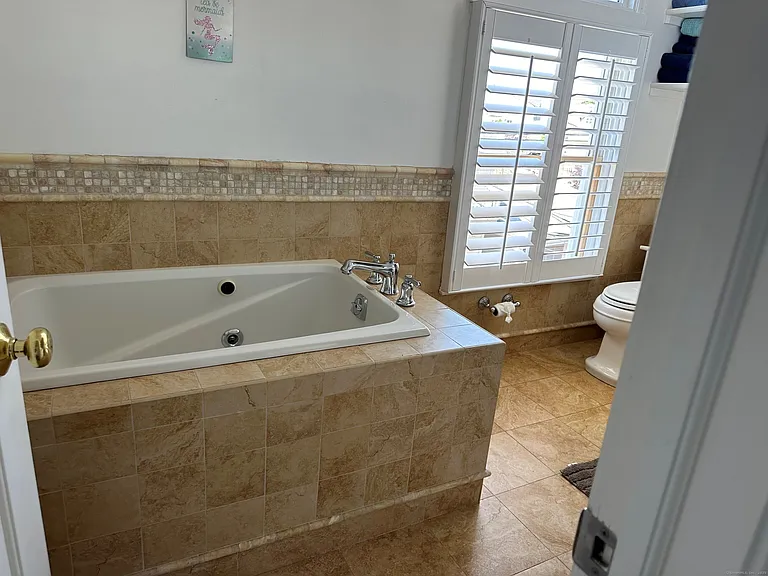 2149 Fairfield Beach Rd — Photo 26