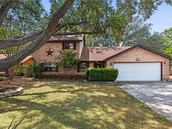 949 Burges St, Seguin, TX 78155