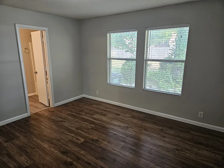 912 Seven Oaks Blvd — Photo 10