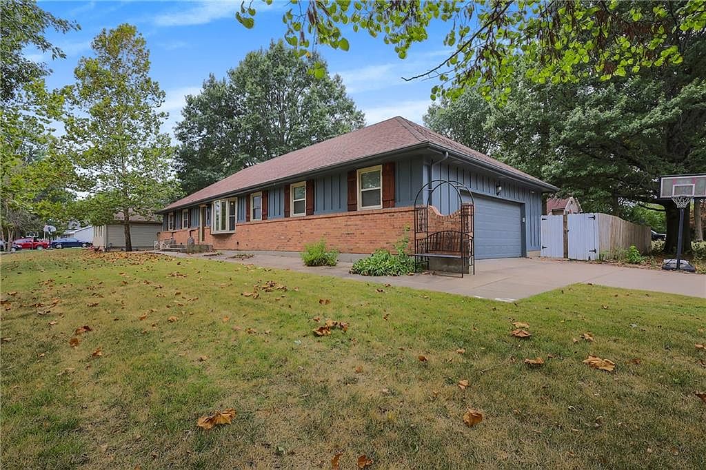 218 N Elm St, Wellsville, KS 66092 MLS 2453189 Zillow