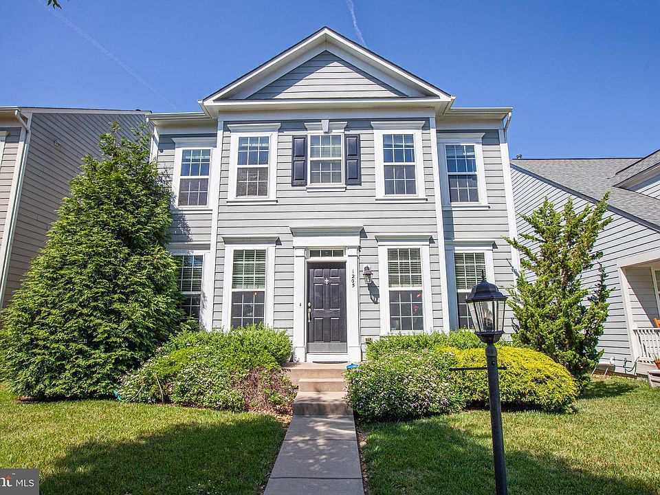 1st image of 1205 Saunders Dr