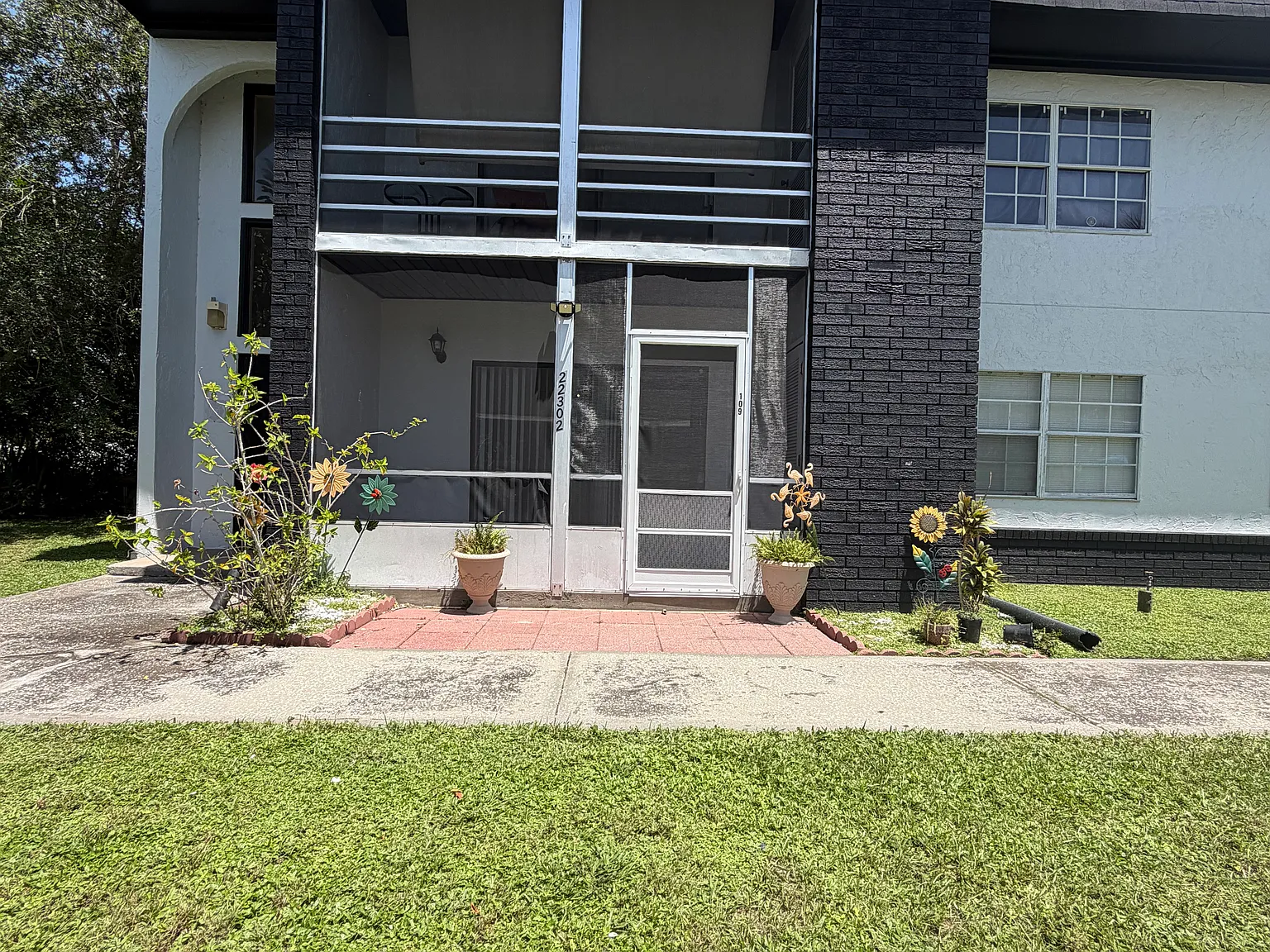 2 bed, 932 sqft, $1,300 — Photo 1