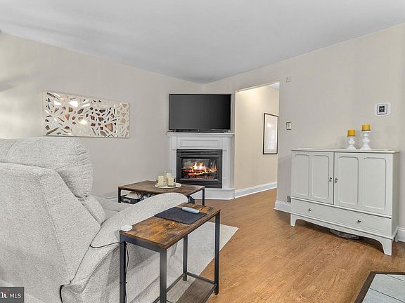 4th image of 34 Provincetown Dr