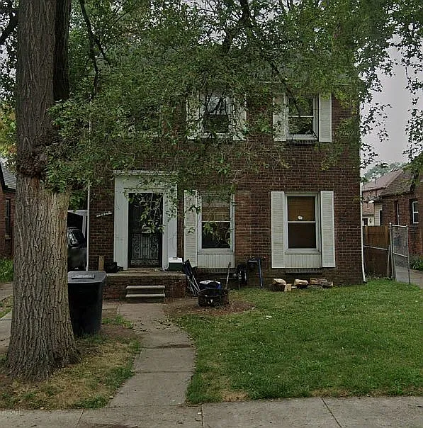 15827 Sussex St photo 1