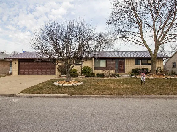 7292 Aqua Isle Dr, Clay Township, MI 48001