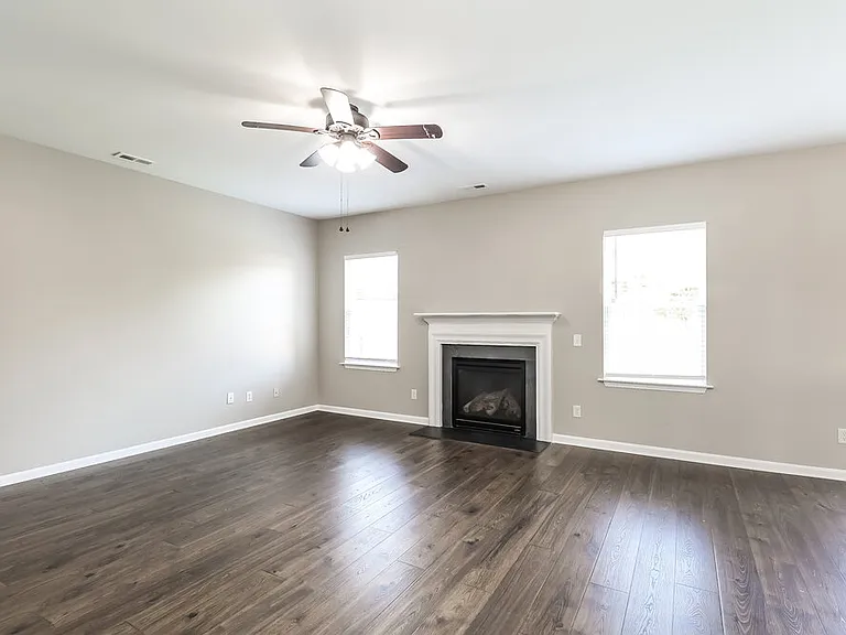 2900 Village Center Dr — Photo 10