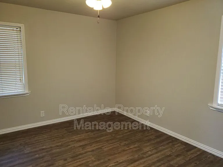 8012 Chaparral Dr — Photo 11