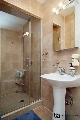 Rented by Batra Group Inc | media 25