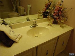 114 Swiatek Ct, Mahwah, NJ 07430