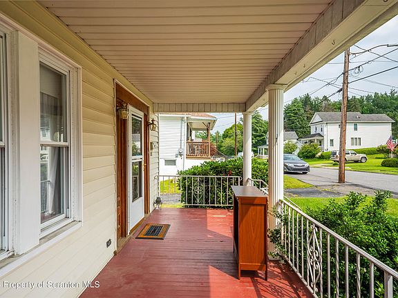 5th image of 121 Vaughn St