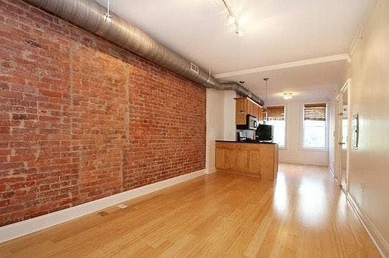 Living room (empty)