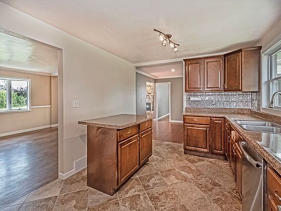 4th image of 308 Welsh Rd