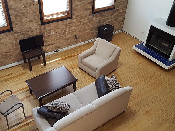 2nd image of 1114 W Belmont Ave APT 2