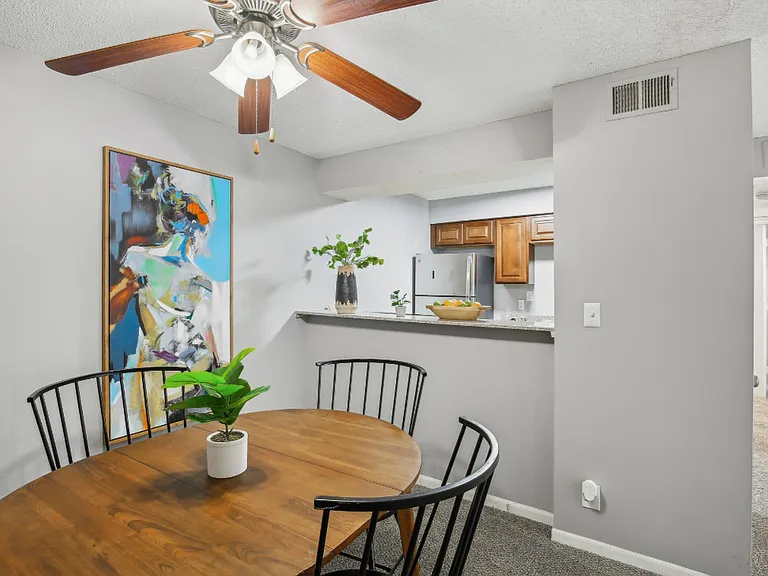 University Villa Apartments — Photo 8